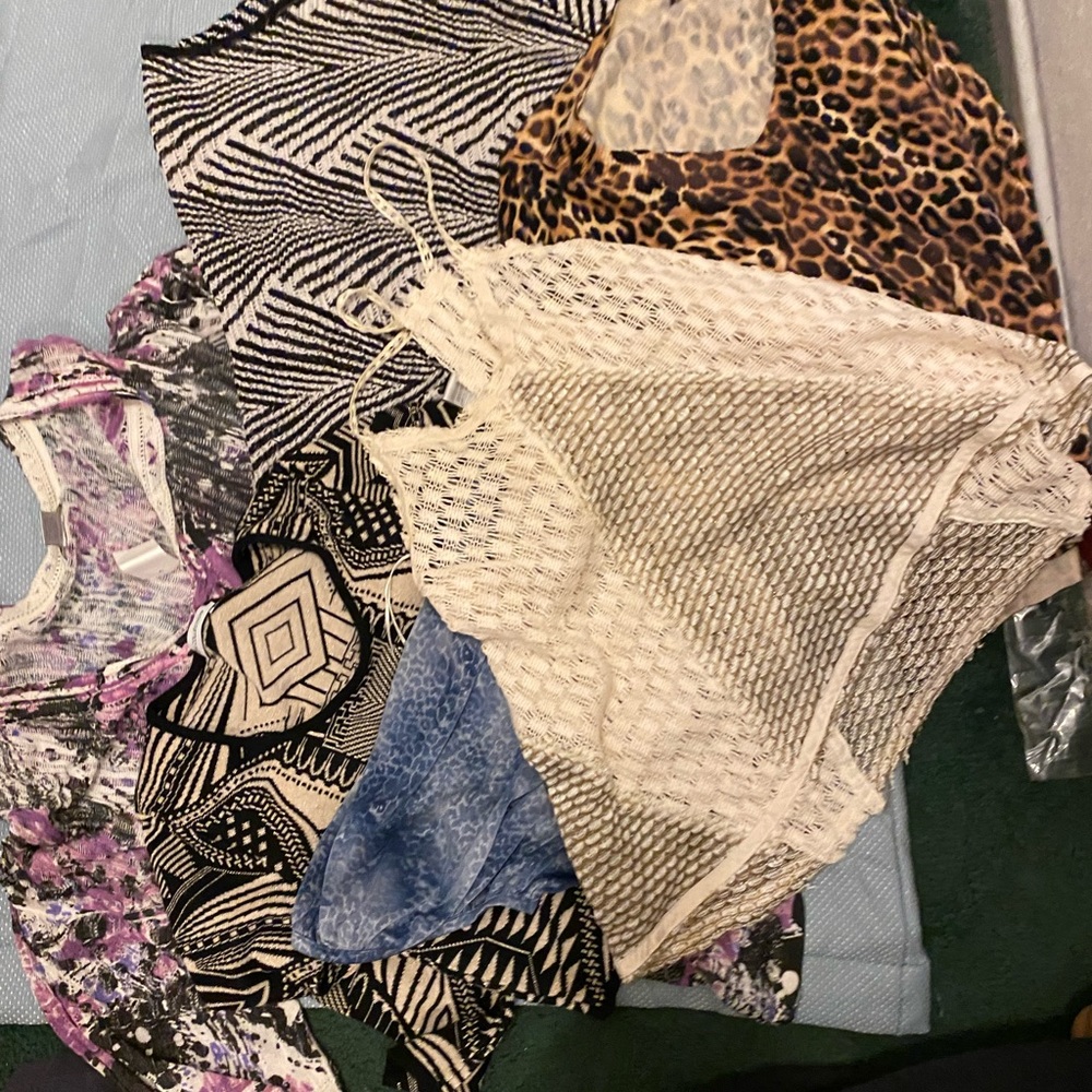 Bundle of 6 pieces prints and patterns tops/blouses size S - Picture 2 of 9